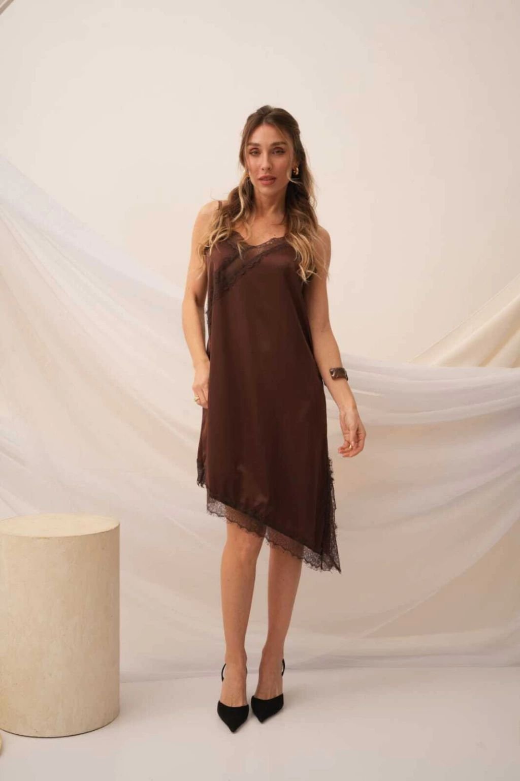 VESTIDO LENCERO 